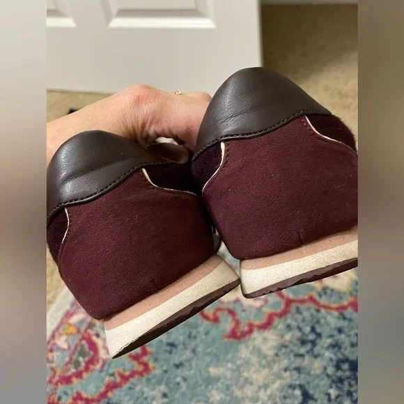 Crimson sneakers, very comfy, good gently used condition. Size 9. - Picture 5 of 9